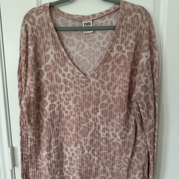 PINK Victoria's Secret Leopard Pritn Waffle Knit Long Sleeve Top - Picture 1 of 3